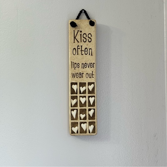 Sweet Quote Wall Plaque "Kiss Often, Lips never wear out"! Hearts & Couple Goals - Picture 10 of 10